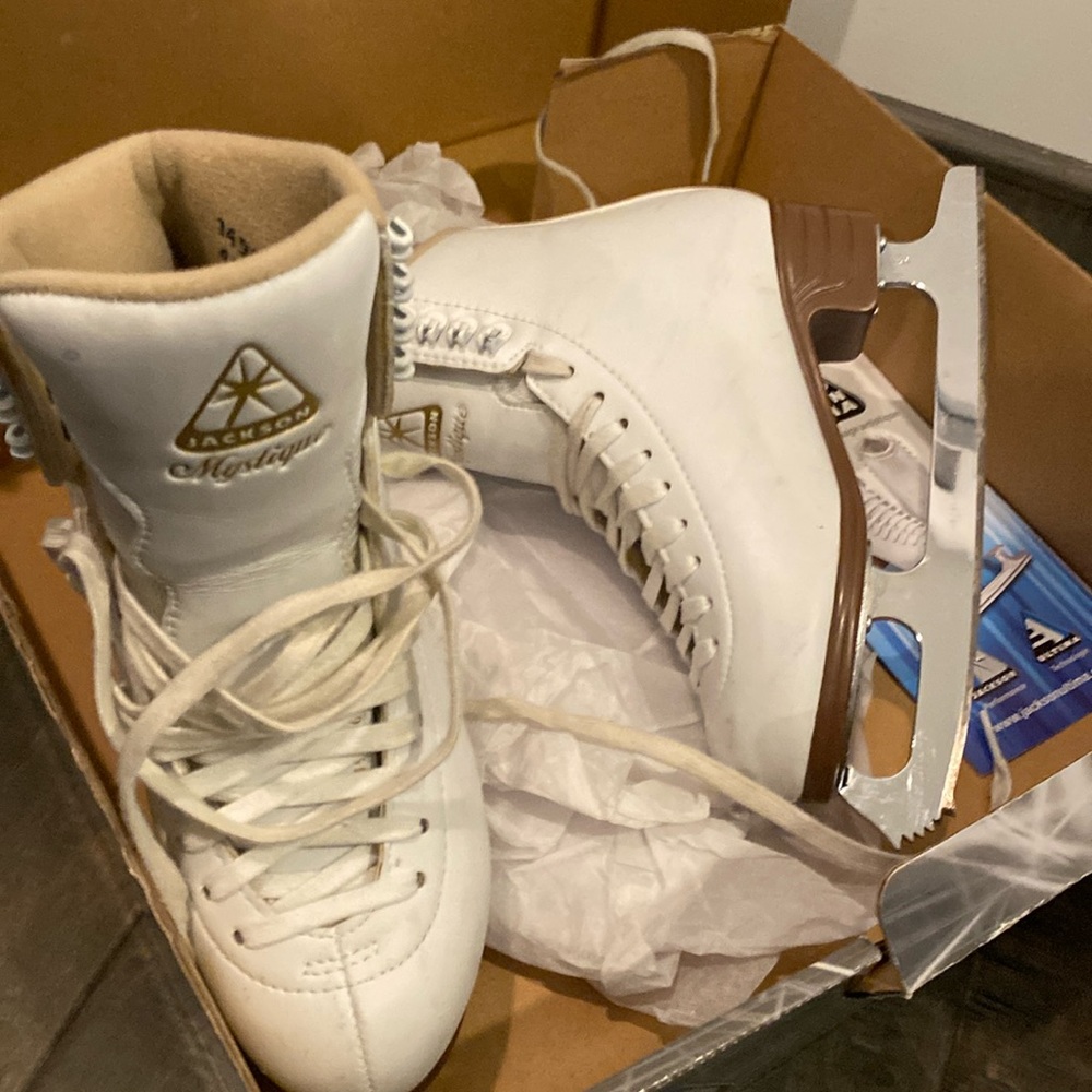Jackson Mystique figure skates white size 4.5